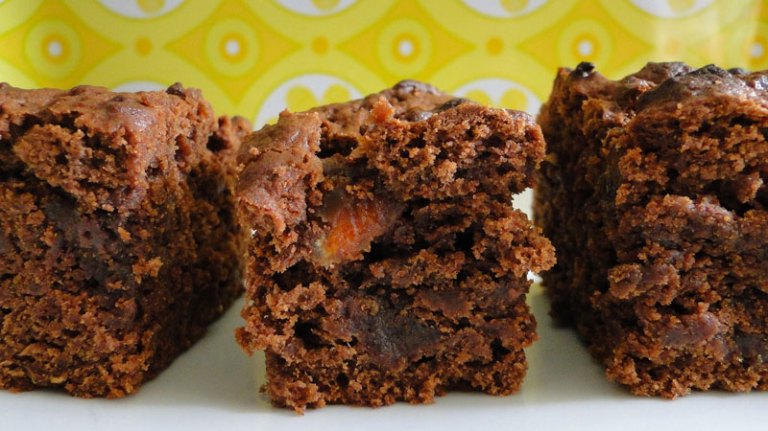 chocolate and date cake (egg and dairy free)